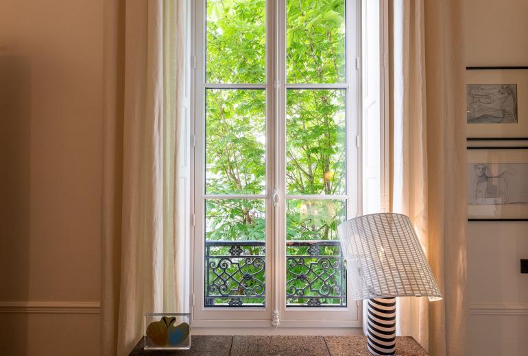 Par142 - 3 bedroom Apartment in Paris 9th