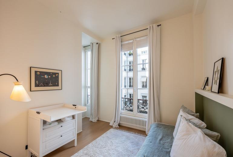 Par142 - 3 bedroom Apartment in Paris 9th