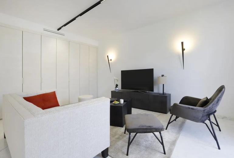 Par422 - Appartement de 2 chambres sur Montaigne