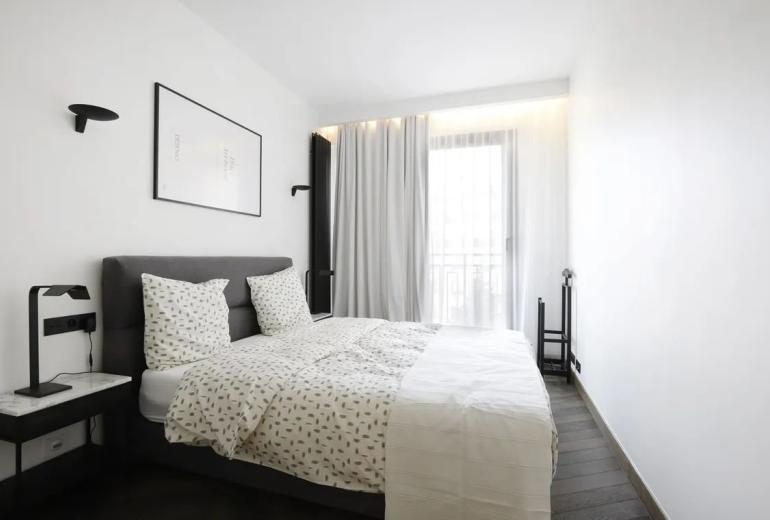 Par422 - Appartement de 2 chambres sur Montaigne