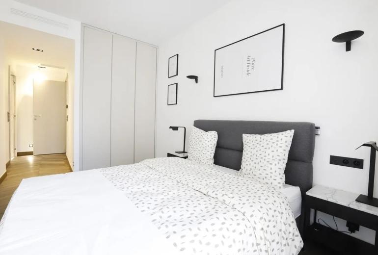 Par422 - Appartement de 2 chambres sur Montaigne