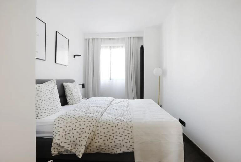 Par422 - Appartement de 2 chambres sur Montaigne