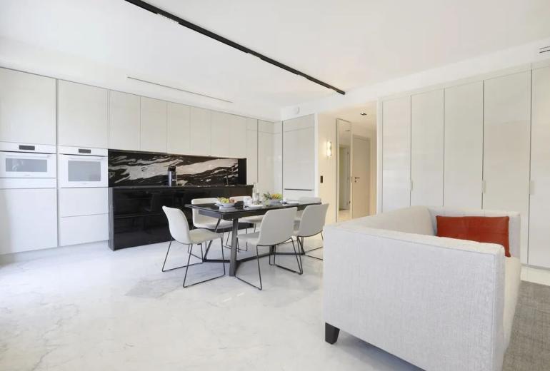 Par422 - Appartement de 2 chambres sur Montaigne