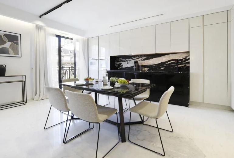 Par422 - Appartement de 2 chambres sur Montaigne