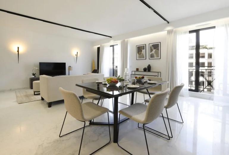Par422 - Appartement de 2 chambres sur Montaigne