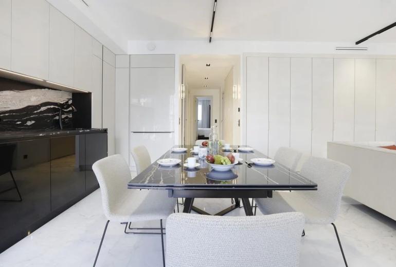 Par422 - Appartement de 2 chambres sur Montaigne