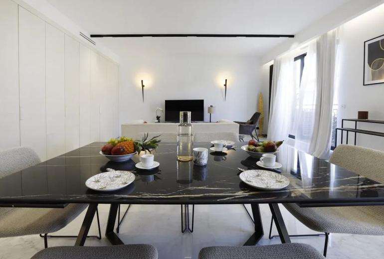 Par422 - Appartement de 2 chambres sur Montaigne