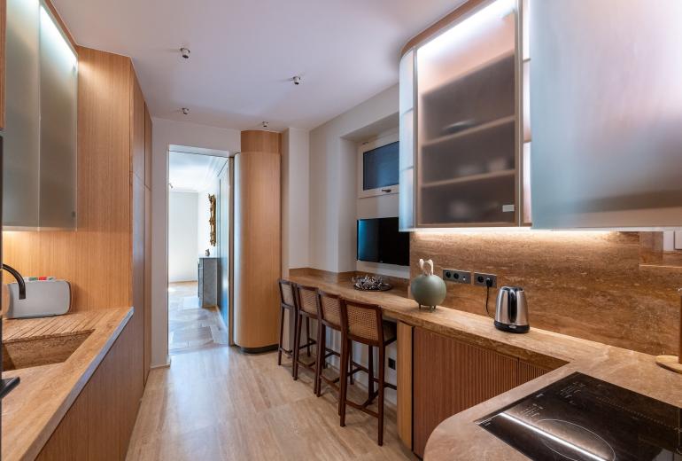 Par143 - Appartement de prestige Avenue Montaigne