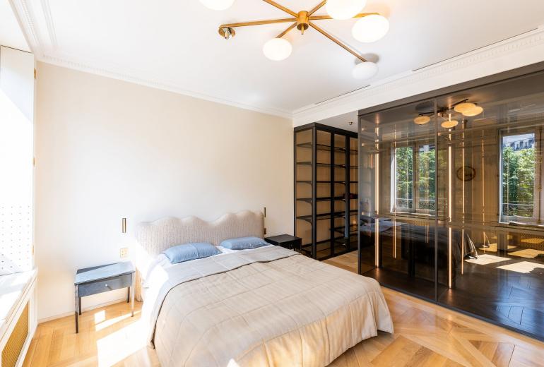 Par143 - Appartement de prestige Avenue Montaigne