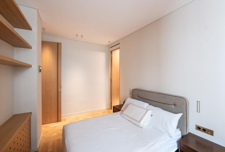 Par143 - Appartement de prestige Avenue Montaigne