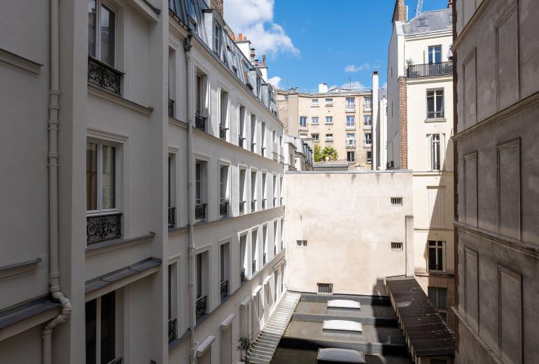 Par143 - Appartement de prestige Avenue Montaigne