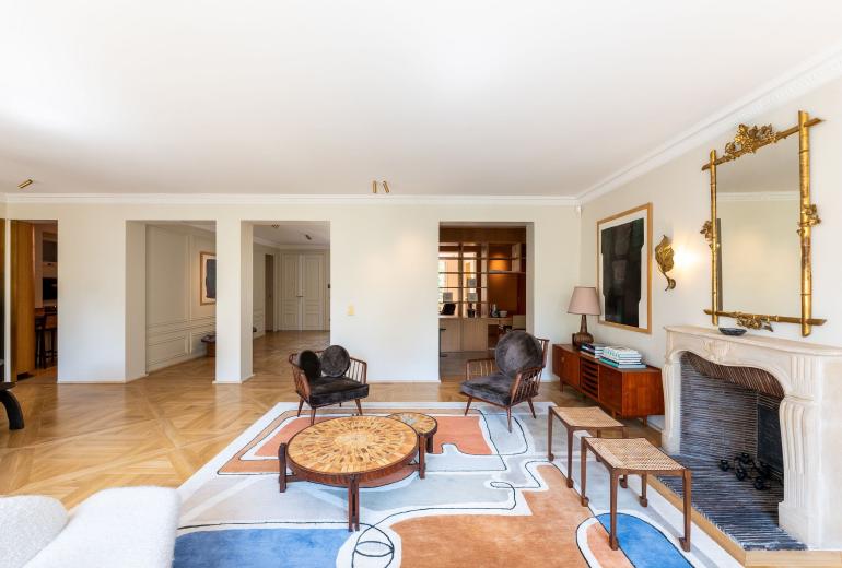 Par143 - Appartement de prestige Avenue Montaigne