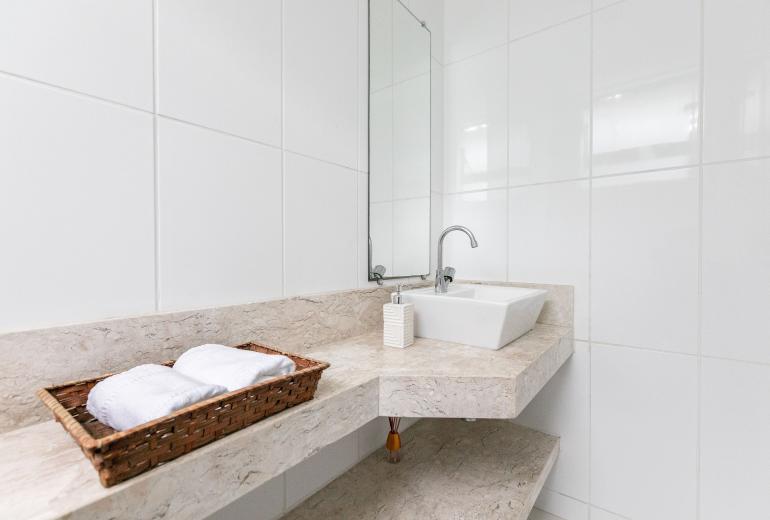 Ang063 - Beautiful House in Porto Frade