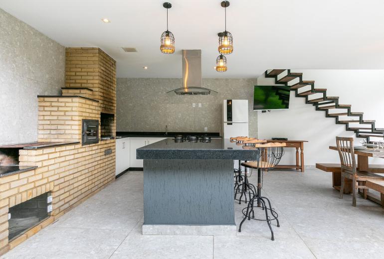 Ang063 - Beautiful House in Porto Frade