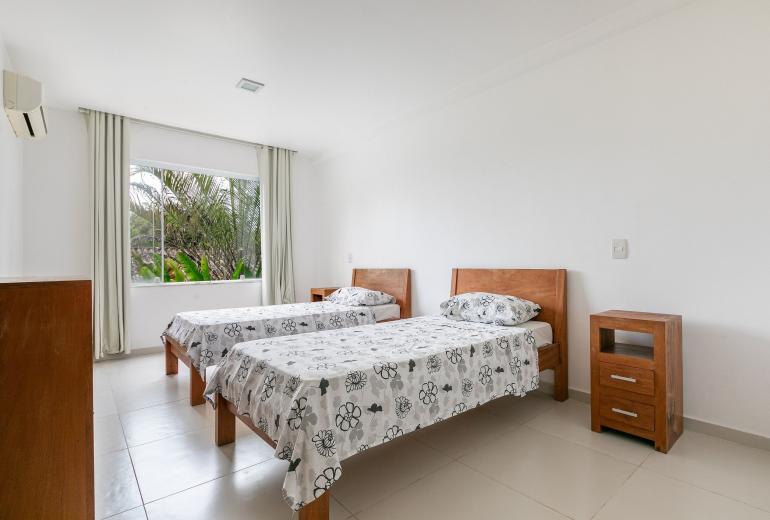 Ang063 - Beautiful House in Porto Frade