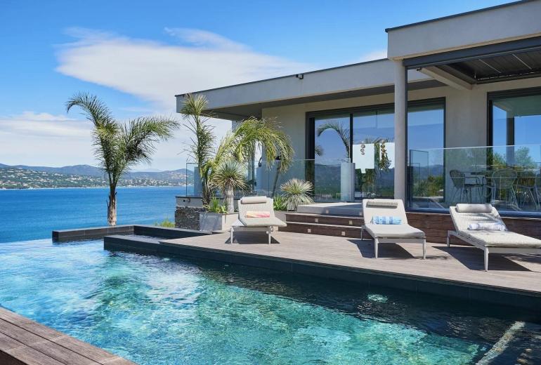 Azu052 - Villa Contemporaine de Prestige à Gassin