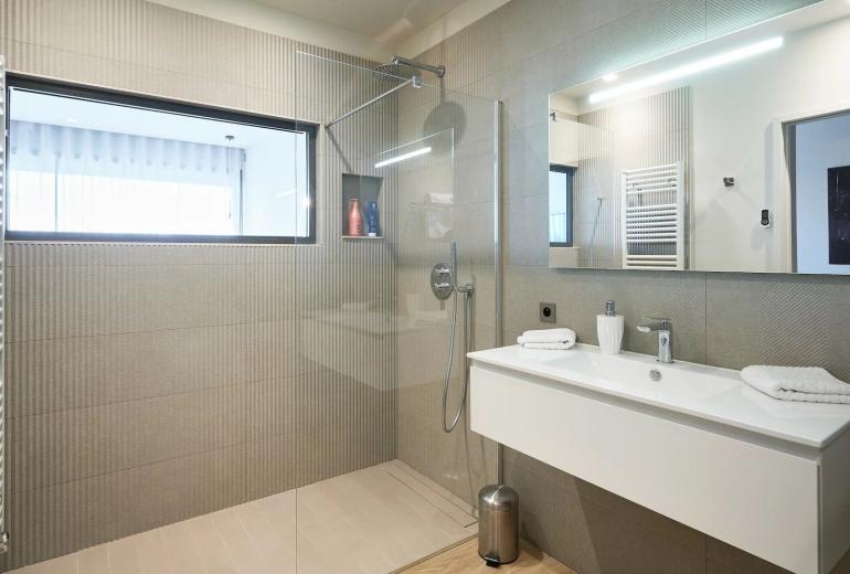 Azu052 - Villa Contemporaine de Prestige à Gassin
