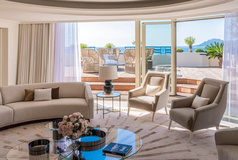 Azu060 - 1250 sqm luxury penthouse with terrace