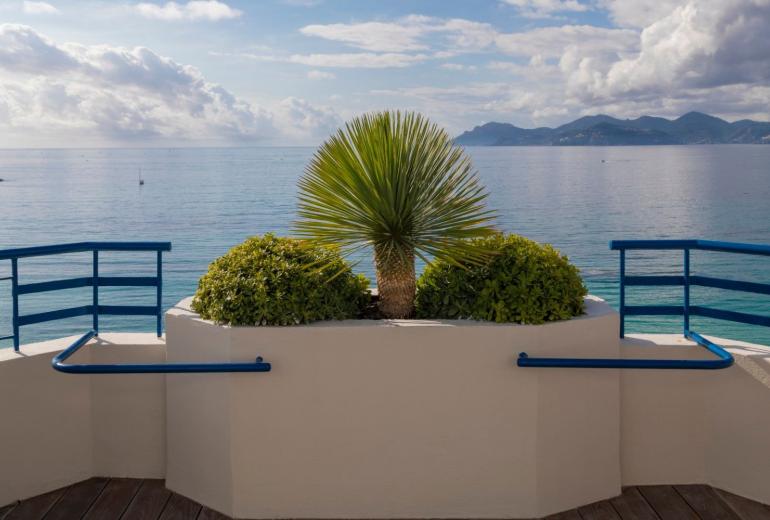 Azu060 - 1250 sqm luxury penthouse with terrace