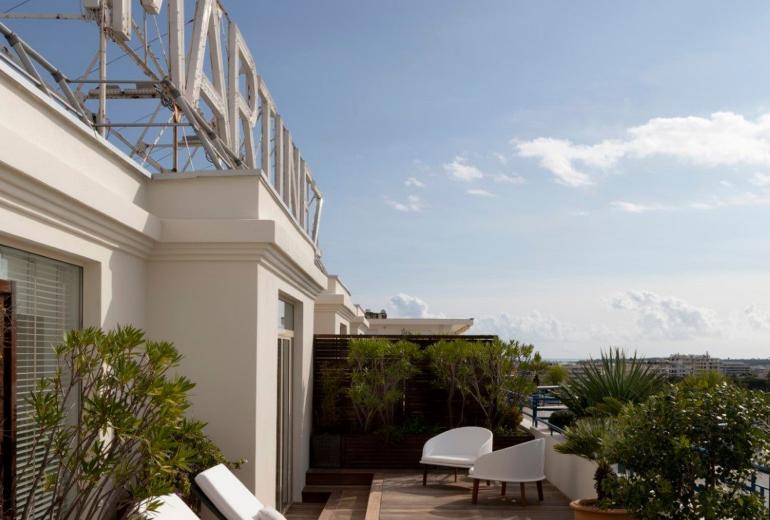 Azu060 - 1250 sqm luxury penthouse with terrace