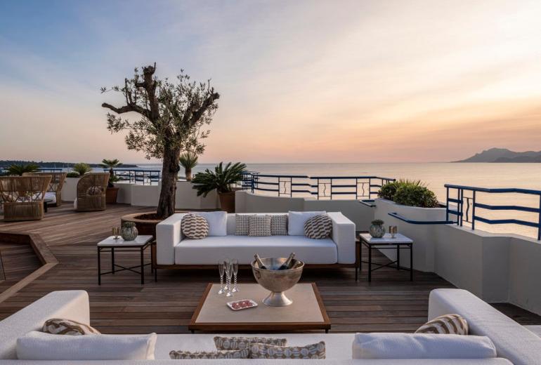 Azu060 - 1250 sqm luxury penthouse with terrace