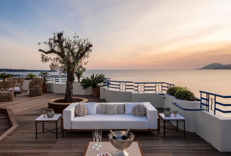 Azu060 - 1250 sqm luxury penthouse with terrace