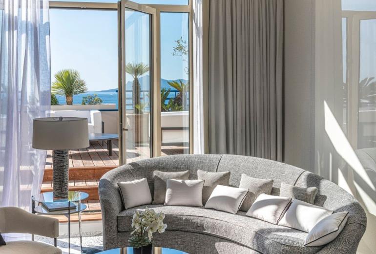 Azu060 - 1250 sqm luxury penthouse with terrace
