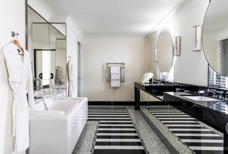 Azu060 - 1250 sqm luxury penthouse with terrace