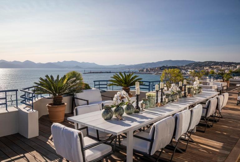 Azu060 - 1250 sqm luxury penthouse with terrace