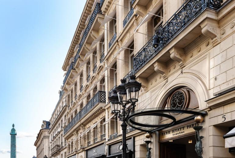Par154 - Appartement dans un Palace Parisien