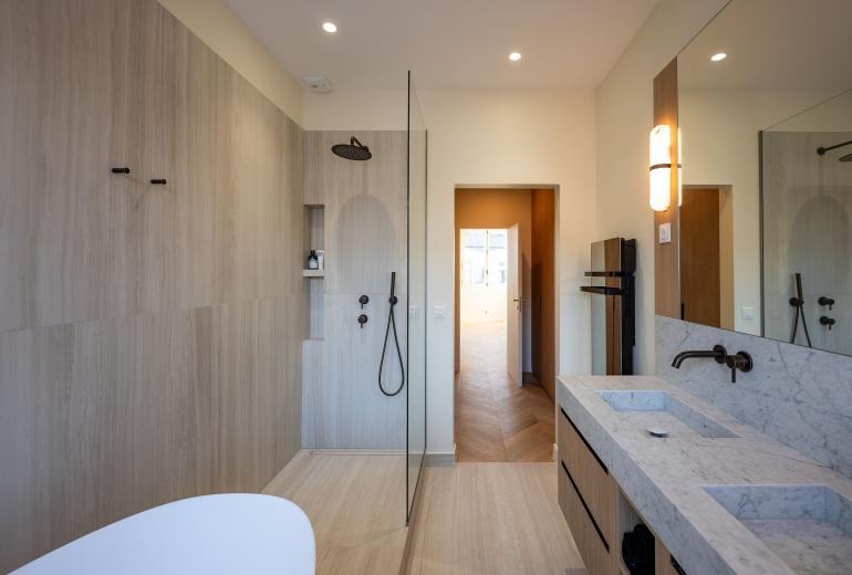 Par157 - Appartement de 3 chambres proche d'Opéra