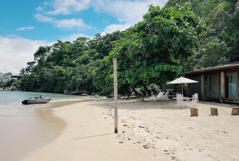 Pty015 - Private island in Paraty