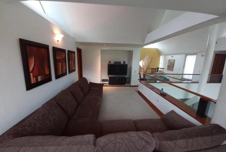 Bog900 – Amplia casa en prestigioso condominio en Mosquera