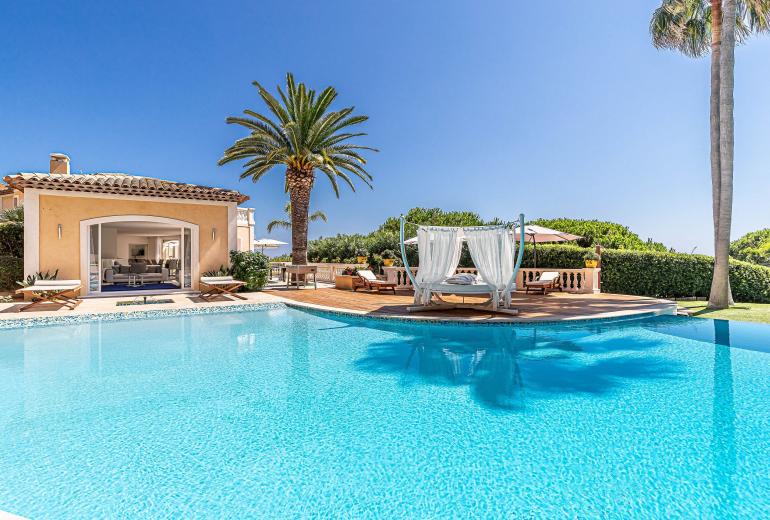 Azu132 - Villa d’Exception à Louer à Super Cannes