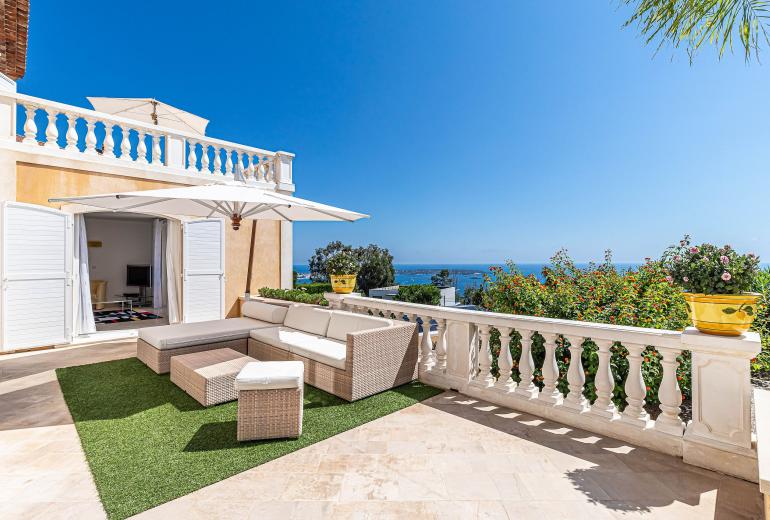 Azu132 - Villa d’Exception à Louer à Super Cannes