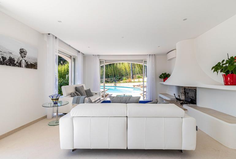 Azu132 - Villa d’Exception à Louer à Super Cannes