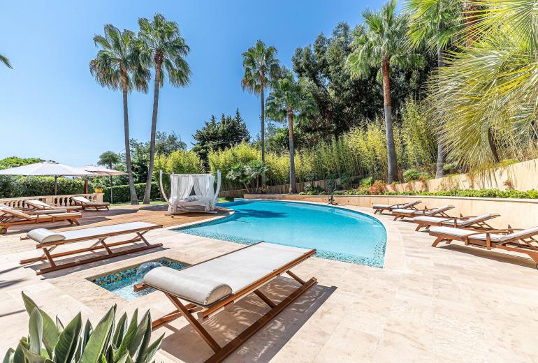 Azu132 - Villa d’Exception à Louer à Super Cannes
