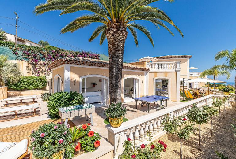 Azu132 - Villa d’Exception à Louer à Super Cannes