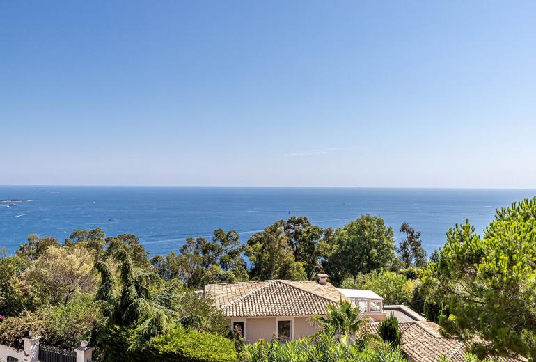 Azu132 - Villa d’Exception à Louer à Super Cannes