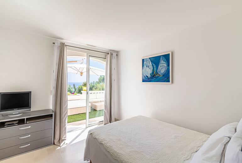 Azu132 - Villa d’Exception à Louer à Super Cannes