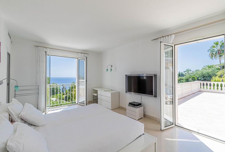 Azu132 - Villa d’Exception à Louer à Super Cannes