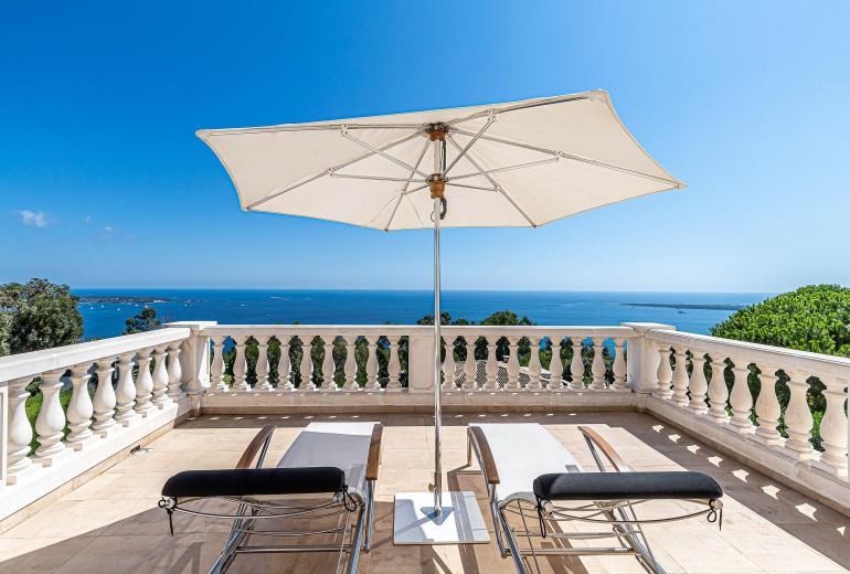 Azu132 - Villa d’Exception à Louer à Super Cannes