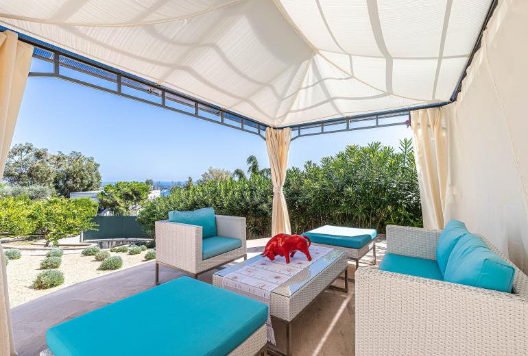 Azu132 - Villa d’Exception à Louer à Super Cannes