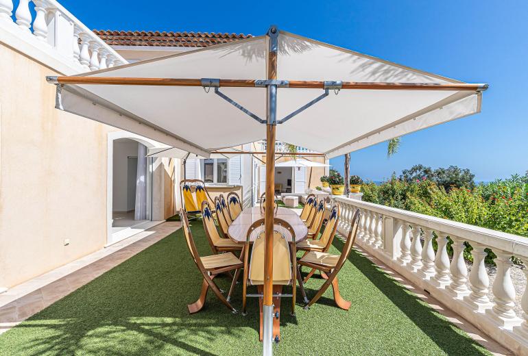 Azu132 - Villa d’Exception à Louer à Super Cannes