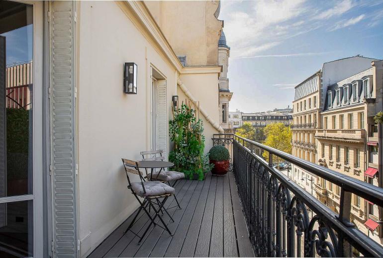 Par053 - Appartement de 6 chambres avec gym