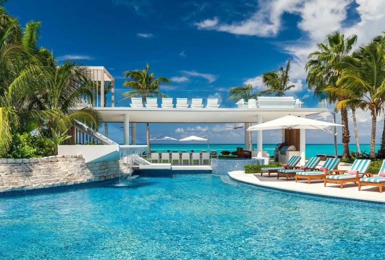 Tci007 - Luxury beachfront villa in Grace Bay