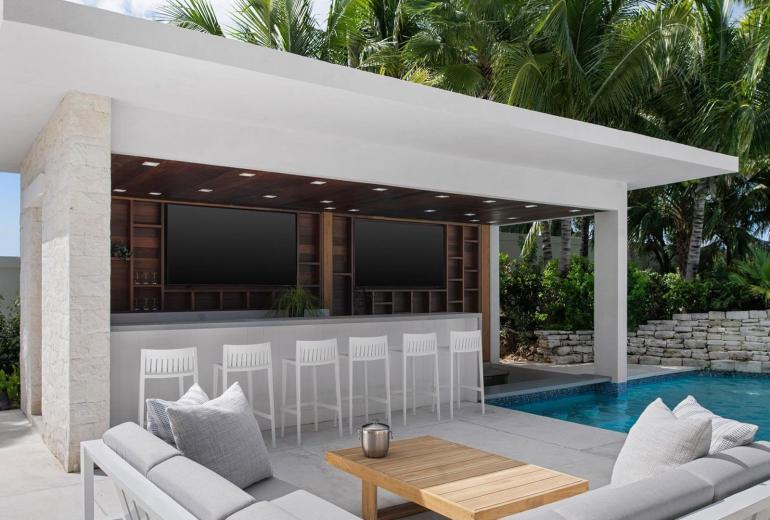 Tci007 - Luxury beachfront villa in Grace Bay