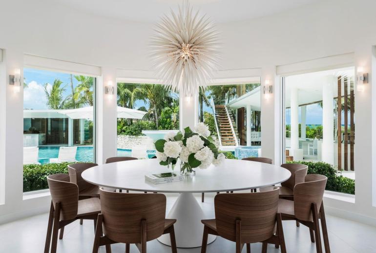 Tci007 - Luxury beachfront villa in Grace Bay
