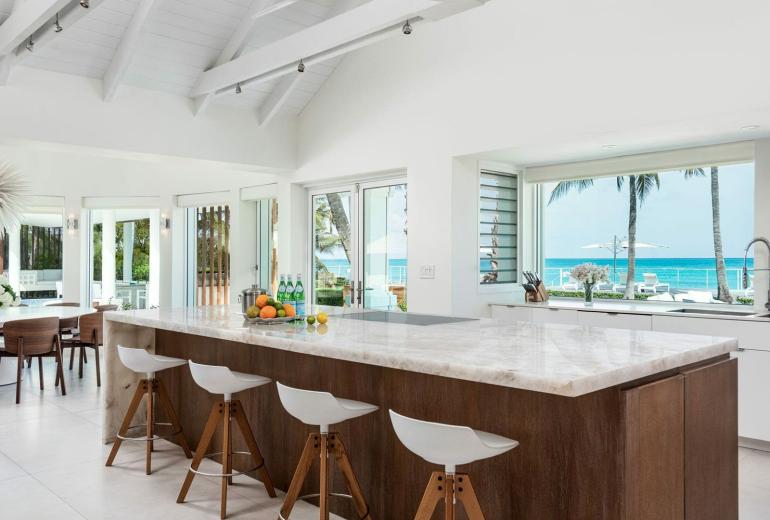 Tci007 - Luxury beachfront villa in Grace Bay