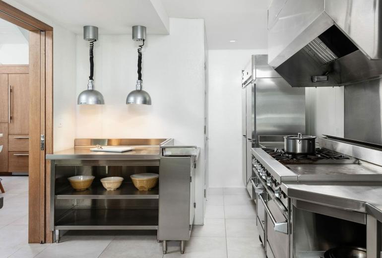 Tci007 - Luxury beachfront villa in Grace Bay